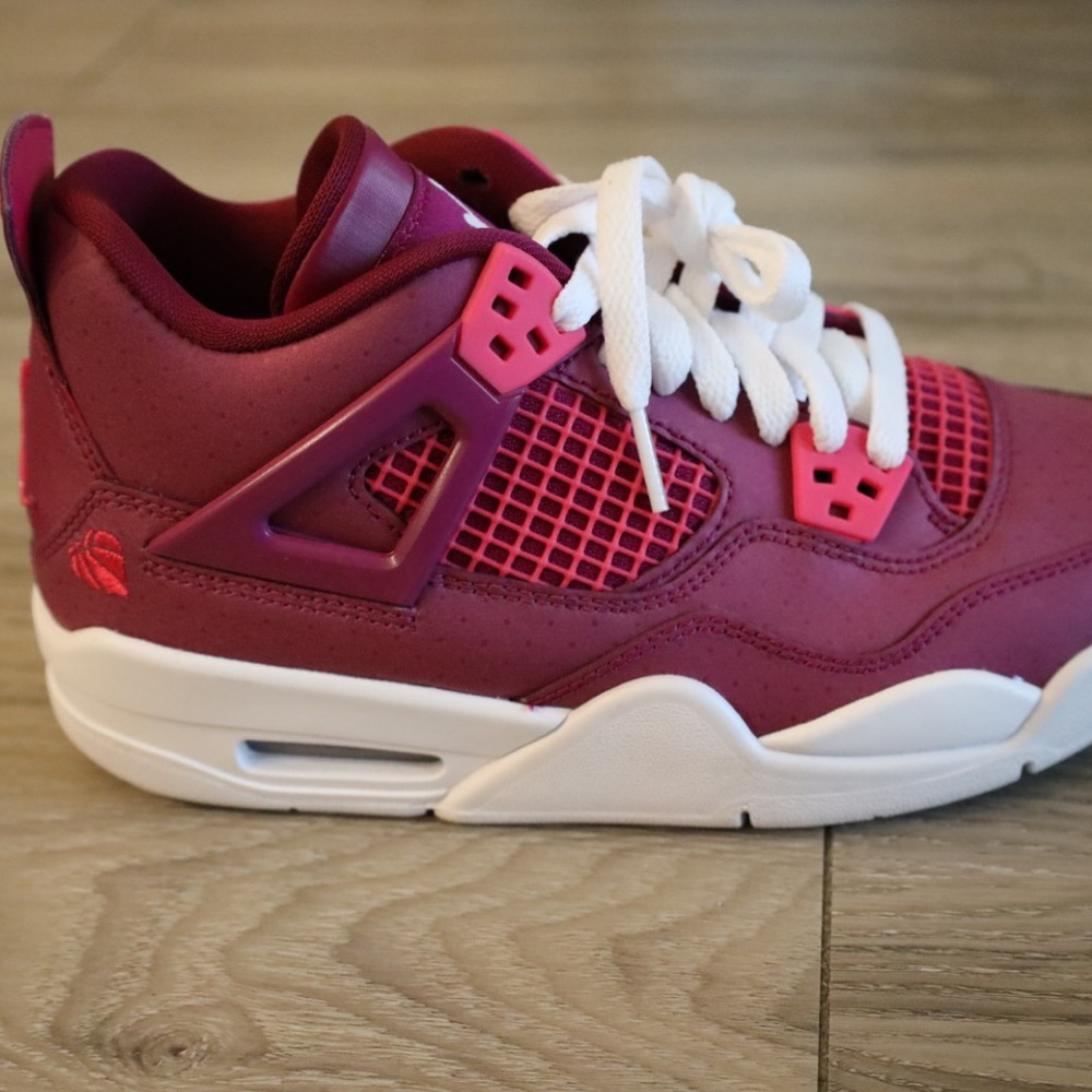 Retro 4 Valentine’s Day (4.5Y)
